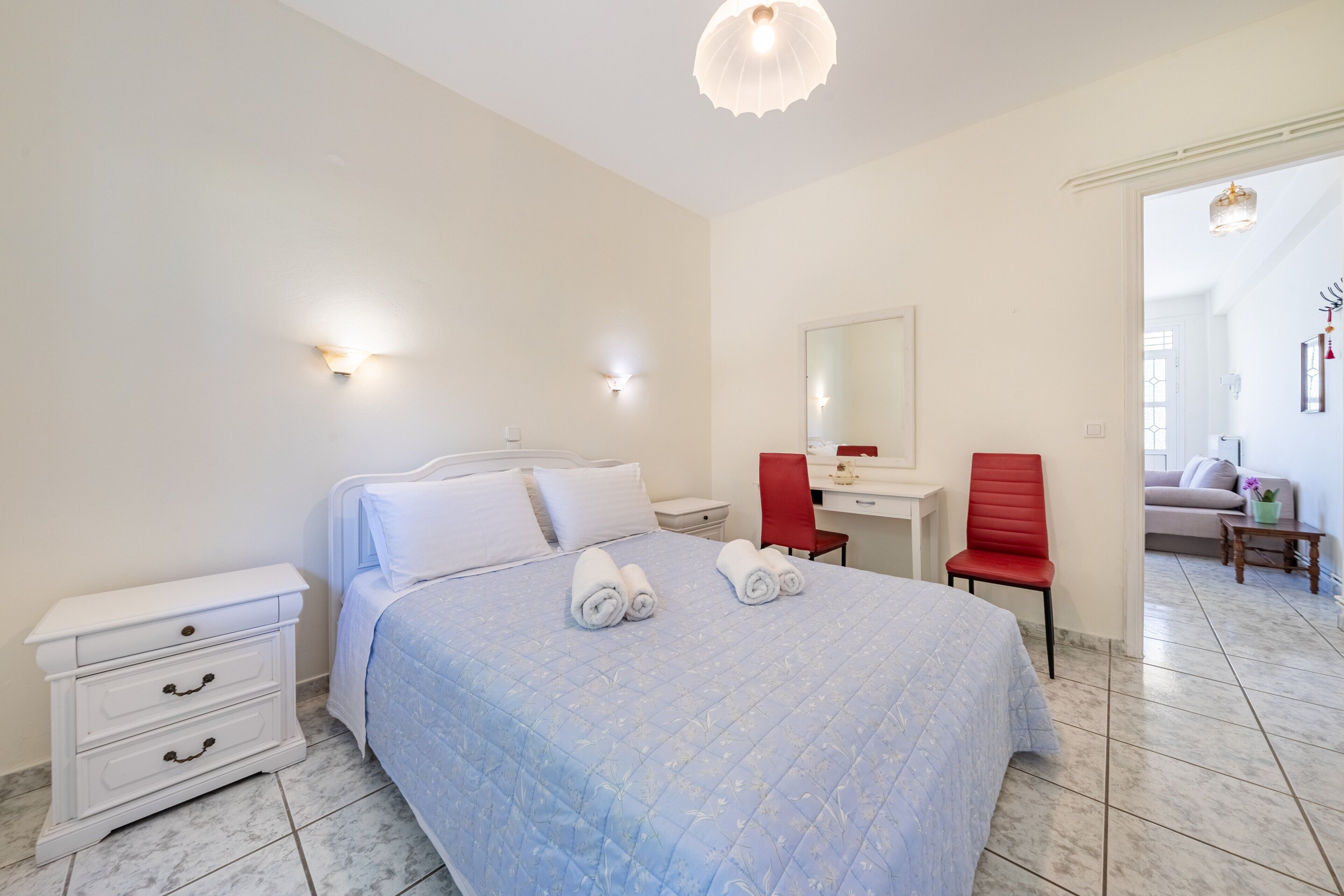 1 habitación, tabla de planchar con plancha, wifi gratis y ropa de cama 