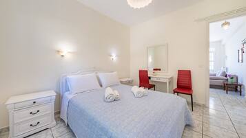 1 habitación, tabla de planchar con plancha, wifi gratis y ropa de cama