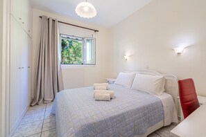 1 bedroom, iron/ironing board, free WiFi, bed sheets - Apartment 'Margarita Kaizer Bridge 2' with Private Garden, Wi-Fi and Air Conditioning (Corfu)