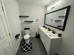 Dusche, Handtücher, Seife, Toilettenpapier