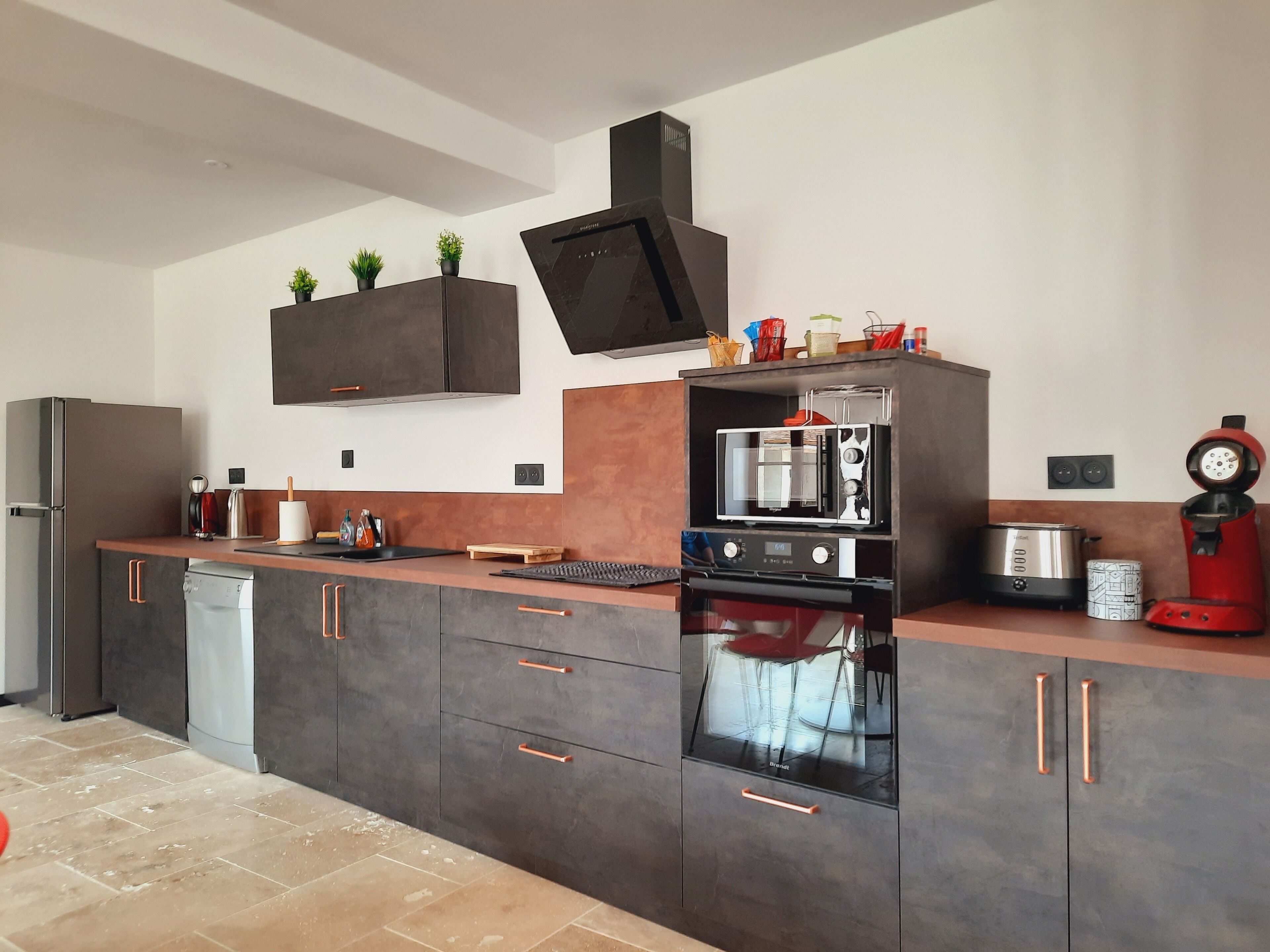 Refrigerador, microondas, horno y parrilla de estufa 