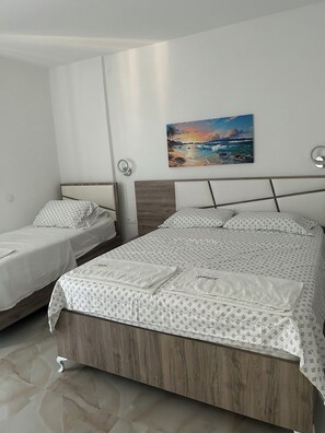1 habitación, tabla de planchar con plancha, wifi y ropa de cama