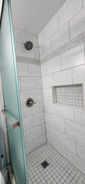 Shower, towels - Sea Master 202 - Oceanfront in Garden City Beach (Garden City)