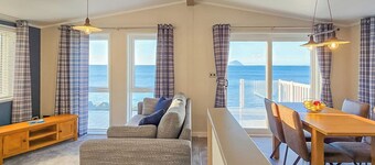 Bute Lodge with Hot Tub