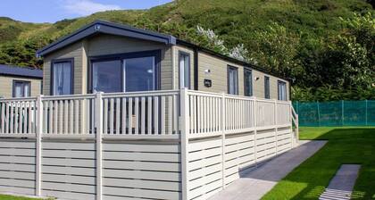 Bute Lodge with Hot Tub