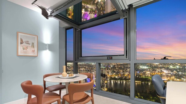 A modern room with a city view, a round table, and four chairs. - Diamonds are Forever! 1Bed/1Bath/ Parking/VIEWS (Brisbane City)