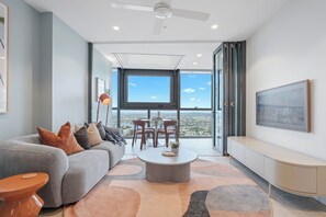 Smart TV - Diamonds are Forever! 1Bed/1Bath/Parking/VIEWS (Brisbane City)