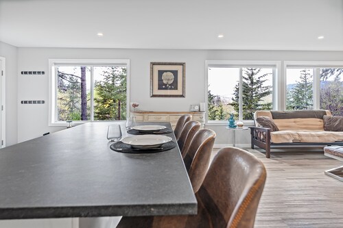 Peaceful Forest Suite with Lake Views and Hiking!