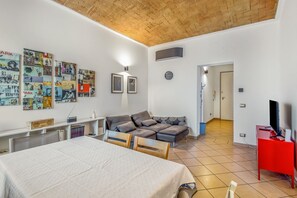 Unclassified image, 2 of 20, button