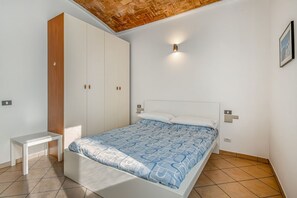 Unclassified image, 2 of 20, button