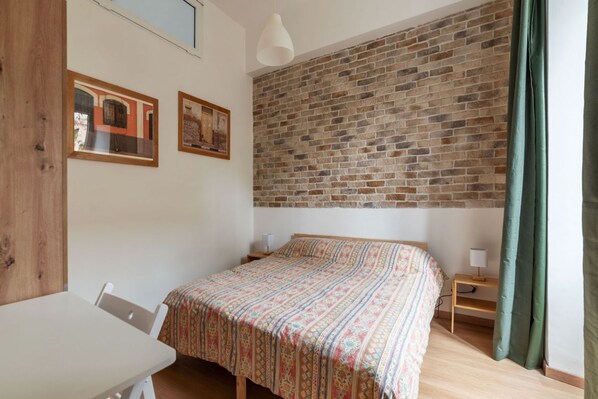 3 chambres, fer et planche à repasser, Wi-Fi, draps fournis