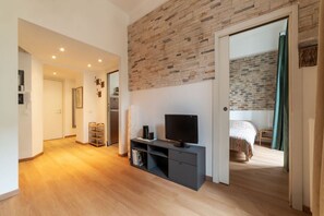 3 habitaciones, tabla de planchar con plancha, wifi y ropa de cama 