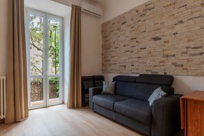 Living area - Charming 60 sqm apartment, ideal for 4 people, located on the mezzanine floor of a renovated building (NO elevator - some steps to climb).The property is located a stone's throw from Roma Termini station, in the heart of the San Lorenzo neighborhood, one (Rome)