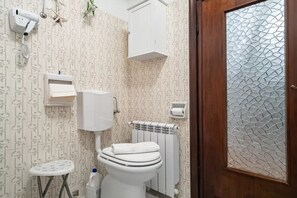 Dusche, Haartrockner, Bidet