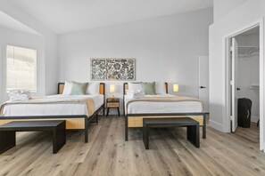 6 bedrooms, desk, iron/ironing board, travel cot