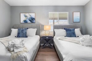 5 camere, una scrivania, ferro/asse da stiro, culla da viaggio