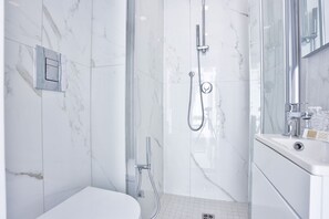 Shower, hair dryer, towels