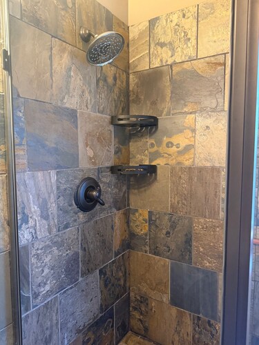 Beautiful Queen Suite near Castle, City & Beach