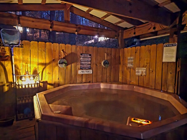 Outdoor spa tub