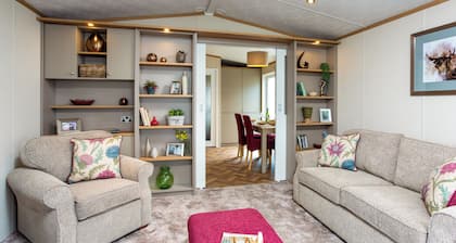 2 bedroom accommodation in Nr Kintore