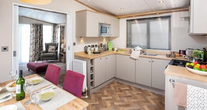 2 bedroom accommodation in Nr Kintore