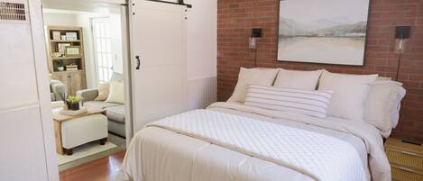 1 slaapkamer, een strijkplank/strijkijzer, gratis wifi, beddengoed