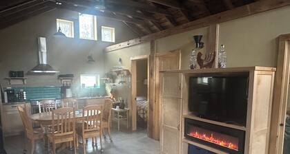 Trout Haus 2-bedroom cottage near the Rush River