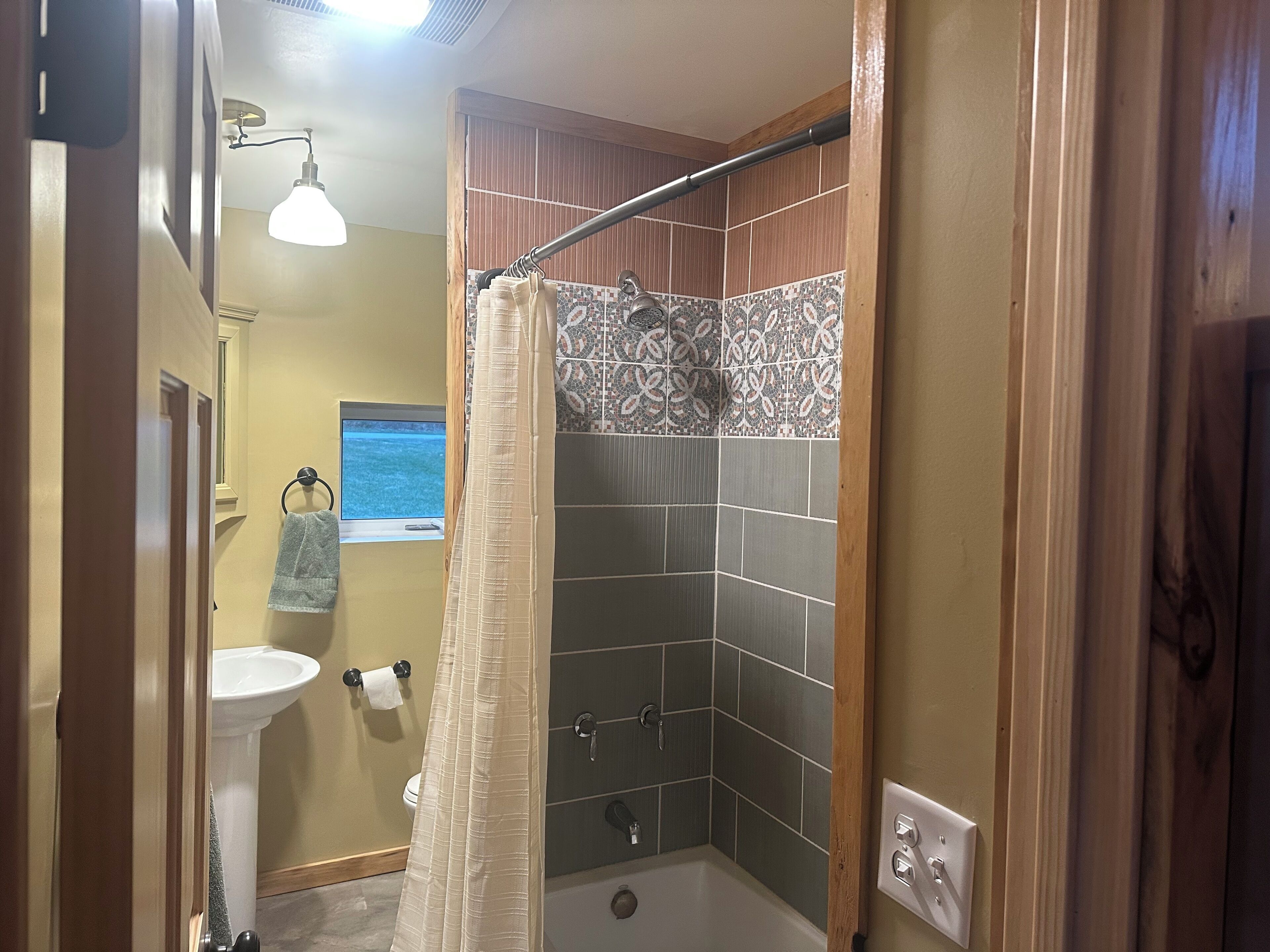 Pyyhkeet, saippua, vessapaperi