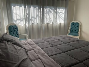 2 chambres, fer et planche à repasser, Wi-Fi, draps fournis
