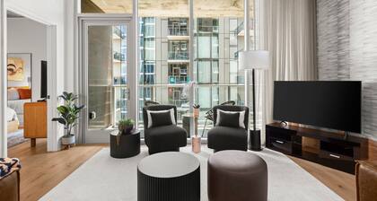 Designer Condo Steps to Lady Bird Lake with gym & rooftop pool