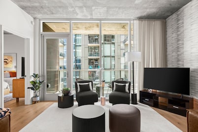 Designer Condo Steps to Lady Bird Lake with gym & rooftop pool