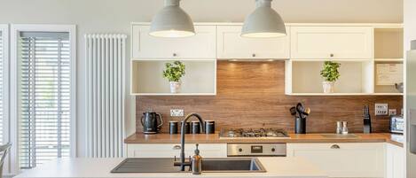 Kühlschrank, Ofen, Herdplatte, Toaster