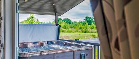 Indoor spa tub