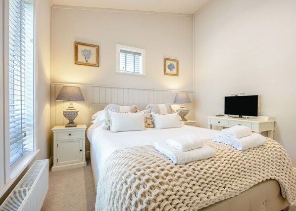 Unclassified image, 1 of 14, button