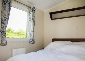 3 bedrooms - Introducing the Willerby Expression, a premium 3-bedroom caravan designed for comfort and style. (New Romney)