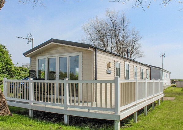 Exterior - Introducing the Willerby Expression, a premium 3-bedroom caravan designed for comfort and style. (New Romney)
