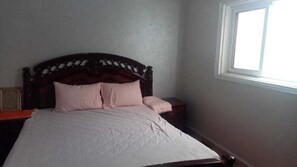 3 chambres, fer et planche à repasser, Wi-Fi, draps fournis
