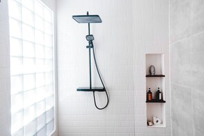 Bathroom - Etna Loft Private Pool By Casa Kapuas (Gili Trawangan)
