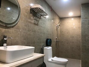 A modern bathroom with a large sink, toilet, and shower. - Kim Thanh Hotel, Tam Duong - Near The Golf Panaroma, Tam Dao (Tam Duong)