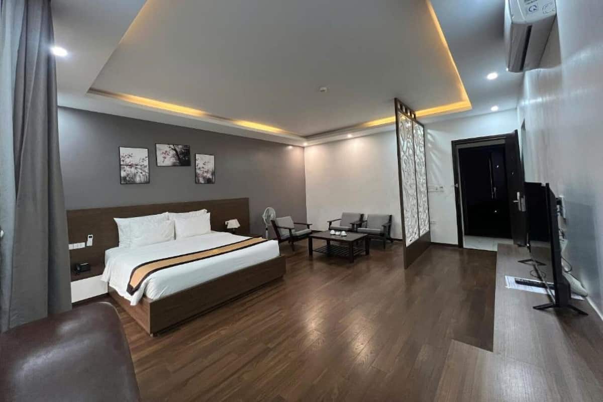 Escritorio, wifi gratis y ropa de cama