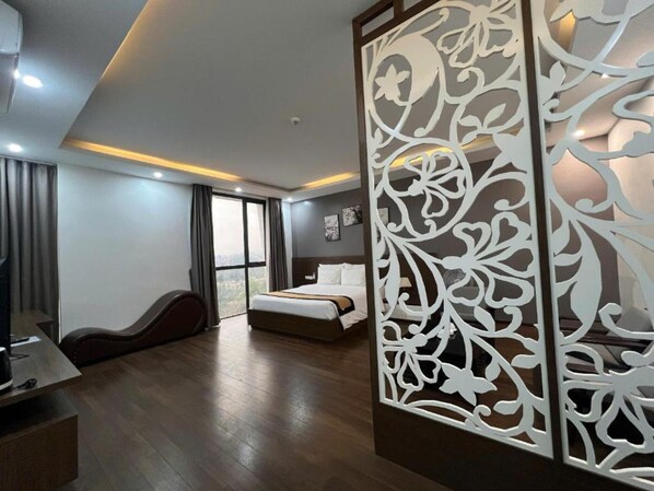 Juniorrum - 1 queensize-säng - utsikt mot staden | Skrivbord, gratis wi-fi och sängkläder