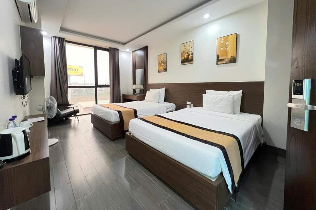Escritorio, wifi gratis y ropa de cama