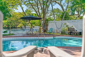 Pool - 3 bedroom / 2Bath Poolhome with lake access near the Beach. (Oakland Park)