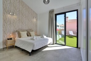 3 bedrooms, iron/ironing board, travel crib, free WiFi