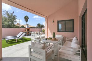 屋外ダイニングエリア