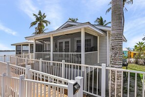 Terrace/patio - Charming Cottage in the Heart of Matlacha – Walk to Shops & Bay Views! (Matlacha)