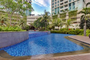 Outdoor pool - Staycation Jakarta Kensington Royal (Jakarta)