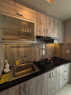 Deluxe Apartment, 1 Bedroom, Balcony, City View | Dapur peribadi
