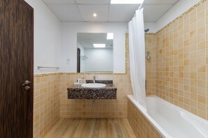 Hair dryer, towels - Trendy JBR 2BR w/ Pool and Gym, Marina Views (Dubai)