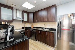 Coffee/tea maker, fridge, microwave, oven